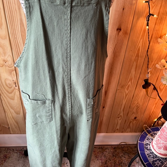 💚Fehrnvi Sage Green Women's Ripped Denim Overalls💚 - Picture 3 of 8
